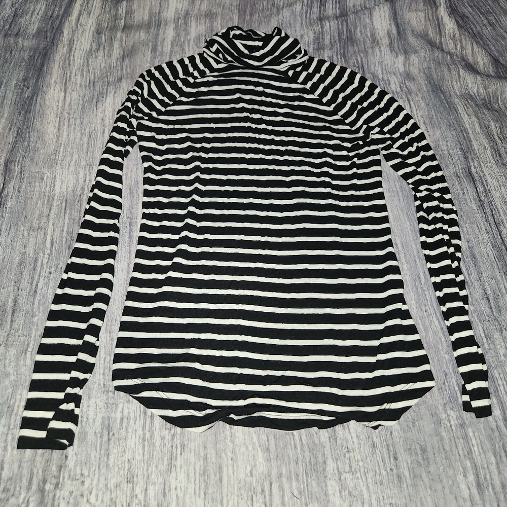 *5 for $25* Old Navy Black and White Striped‎ Turtleneck Long Sleeve Top Small